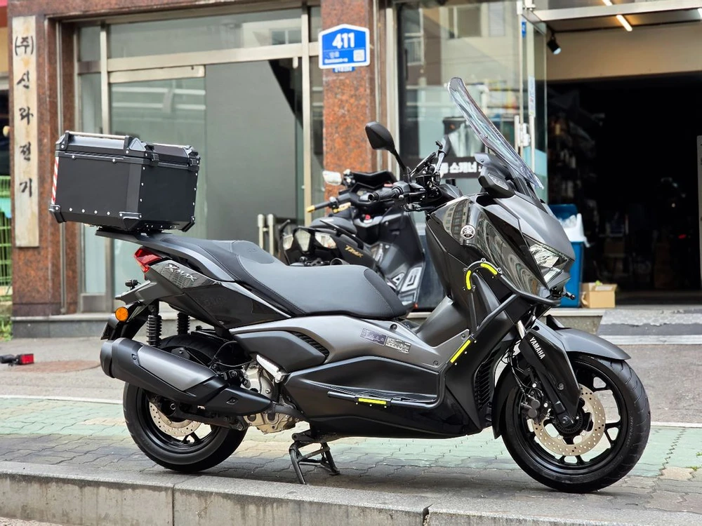 xmax300 야마하 2025년식 1508km 신차급매물 오토바이 판매합니다 이미지