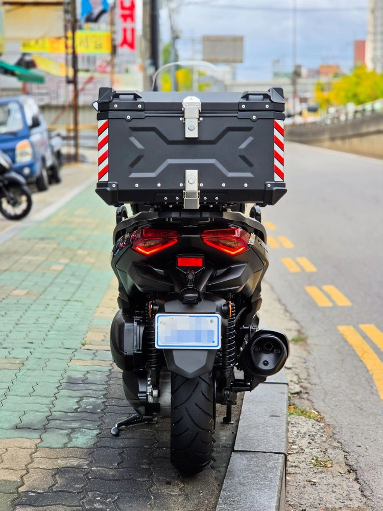 xmax300 야마하 2025년식 1508km 신차급매물 오토바이 판매합니다 이미지