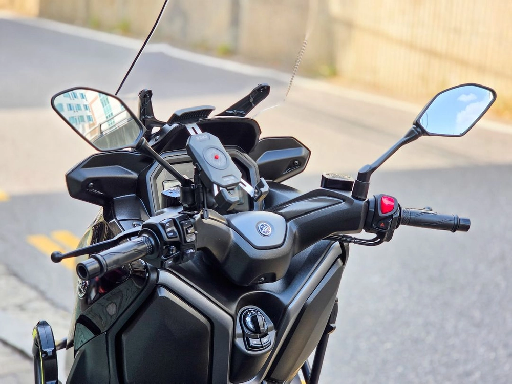 xmax300 야마하 2025년식 1508km 신차급매물 오토바이 판매합니다 이미지