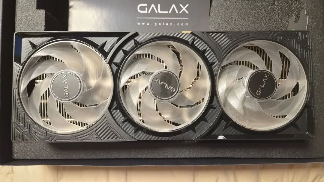 RTX 5080 그래픽카드 이미지