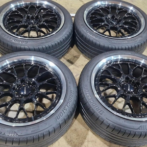 현대,기아,삼성 차량에 모두 장착 가능한 블랙 18인치 신품휠 중고타이어 세트 225/45R18 이미지