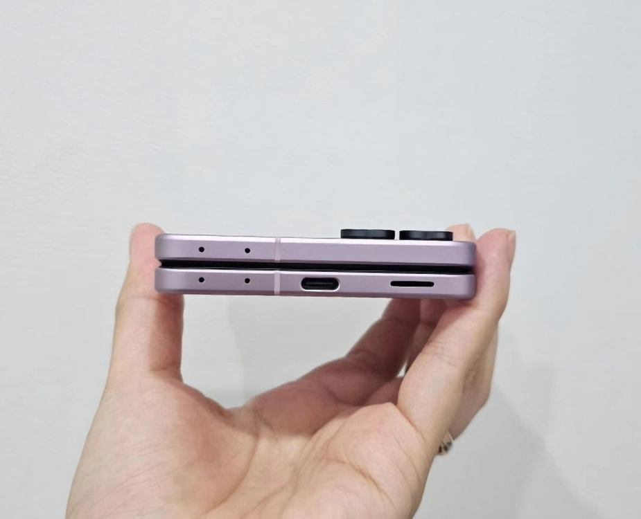 삼성 갤럭시 Z플립8 핑크 색상 512GB s급 새상품급. 이미지