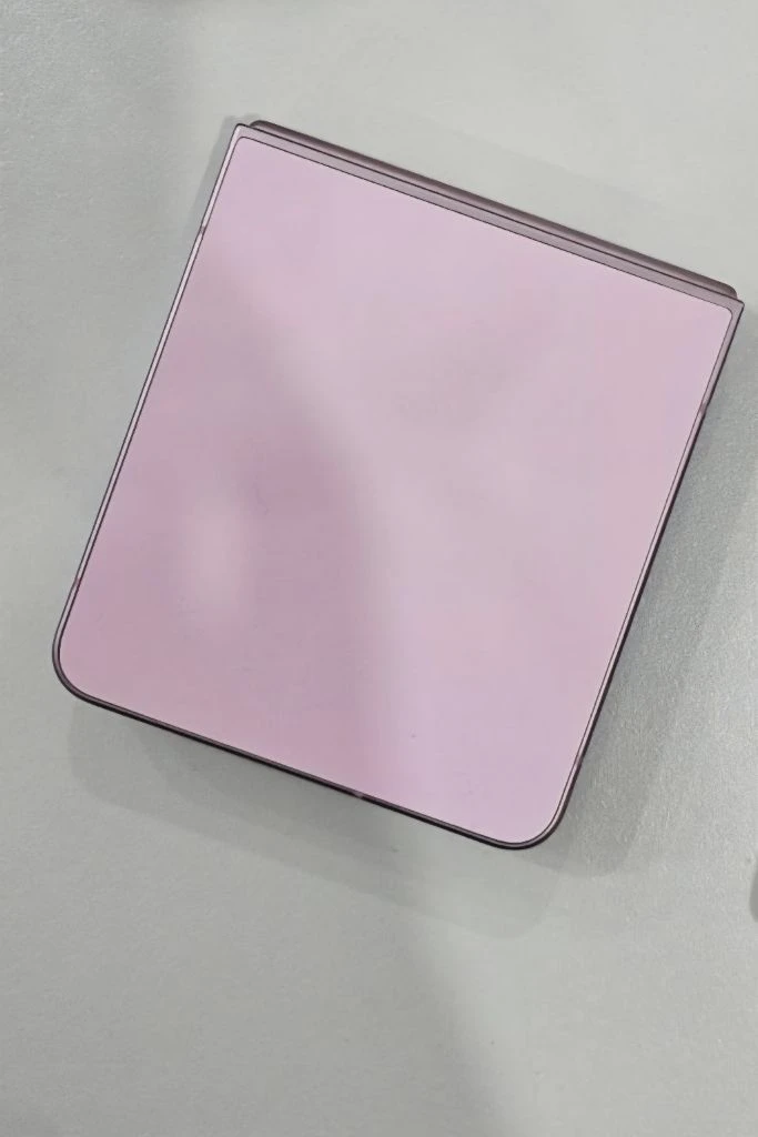 삼성 갤럭시 Z플립8 핑크 색상 512GB s급 새상품급. 이미지