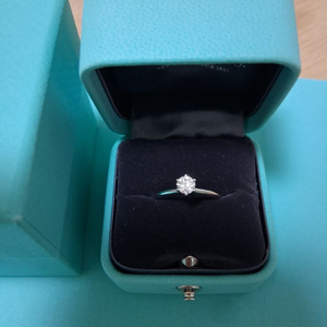 새상품)티파니 3부 다이아 반지 (0.3ct) 영수증 있음 이미지