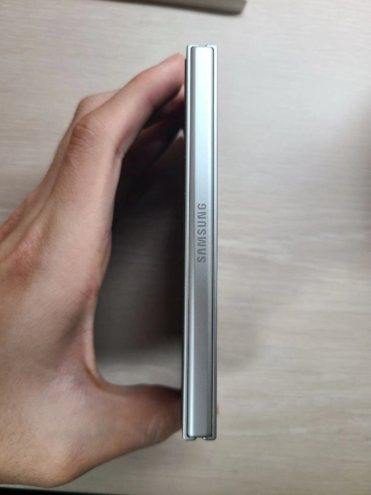 자급제 갤럭시 z폴드 8 516GB 거의 새제품 이미지