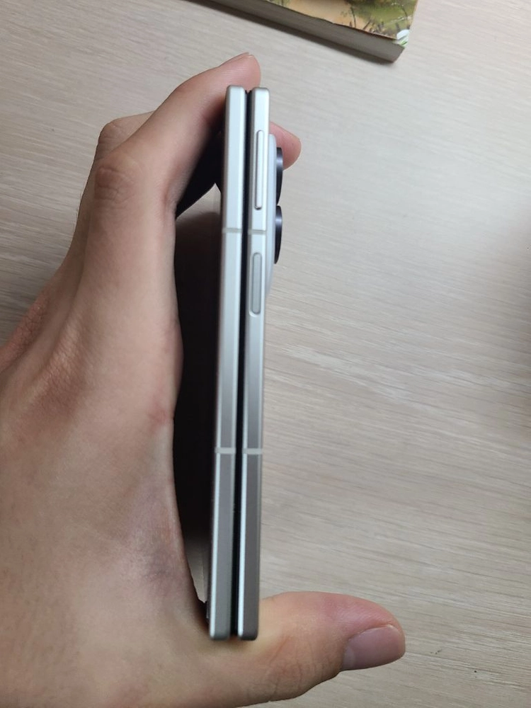 자급제 갤럭시 z폴드 8 516GB 거의 새제품 이미지
