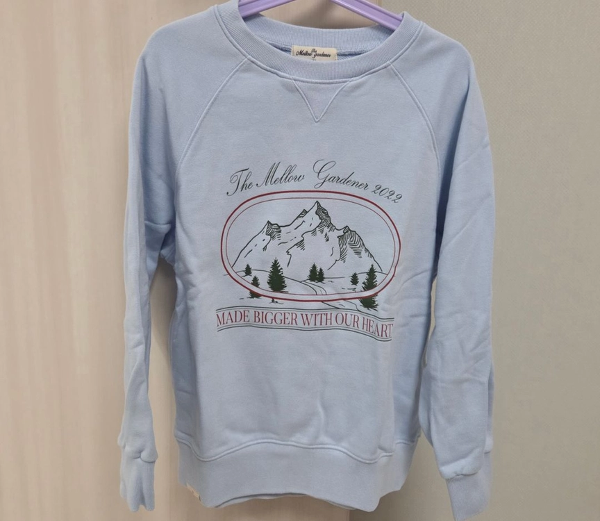 더멜로우가드너 블루 티셔츠 이미지