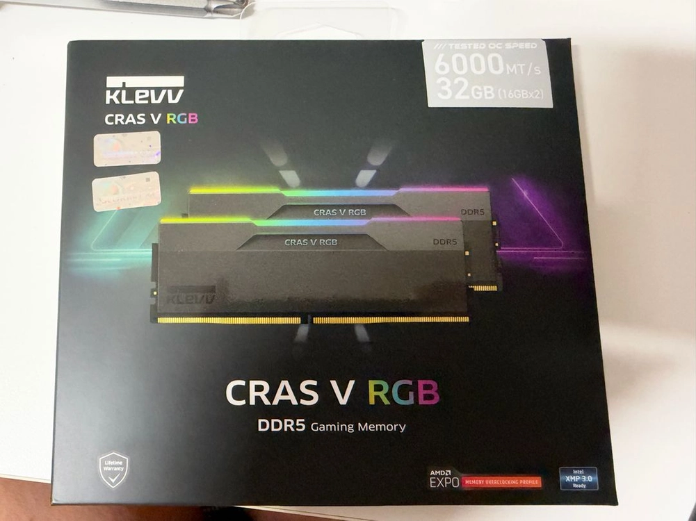 ESSENCORE KLEVV 32gb DDR5-6000 CL30 CRAS V black 팝니다 이미지