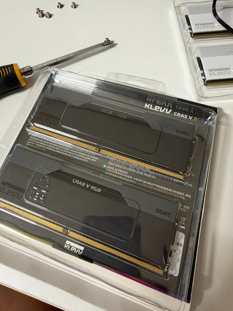 ESSENCORE KLEVV 32gb DDR5-6000 CL30 CRAS V black 팝니다 이미지