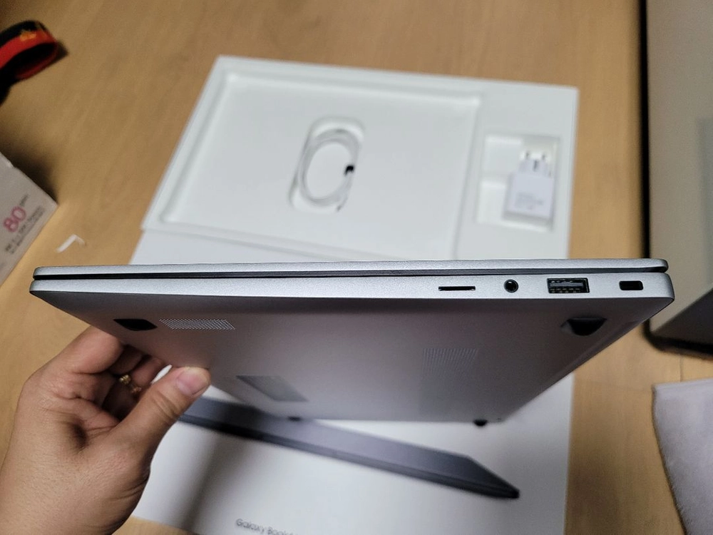 삼성 갤럭시북4 15.6인치 노트북 판매합니다 (16GB / 256GB SSD) 이미지