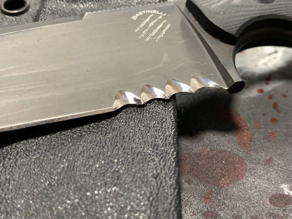 Bastinelli 바스티넬리 R.E.D V2 나이프 이미지