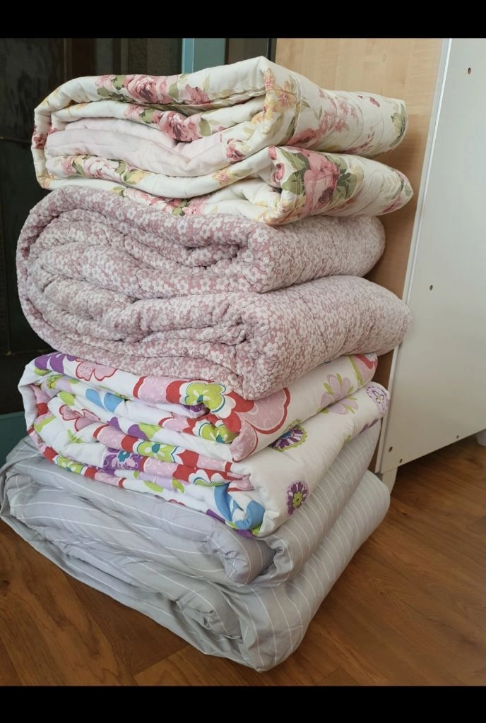 이불3개+침대패드1개 자취생이나 수더분하게 부담없이 쓰실분께 저렴하게 3만원 이미지