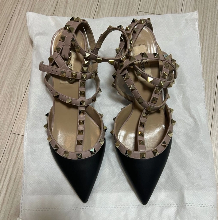 발렌티노 락스터드 스트랩힐(블랙,6.5cm)235 이미지