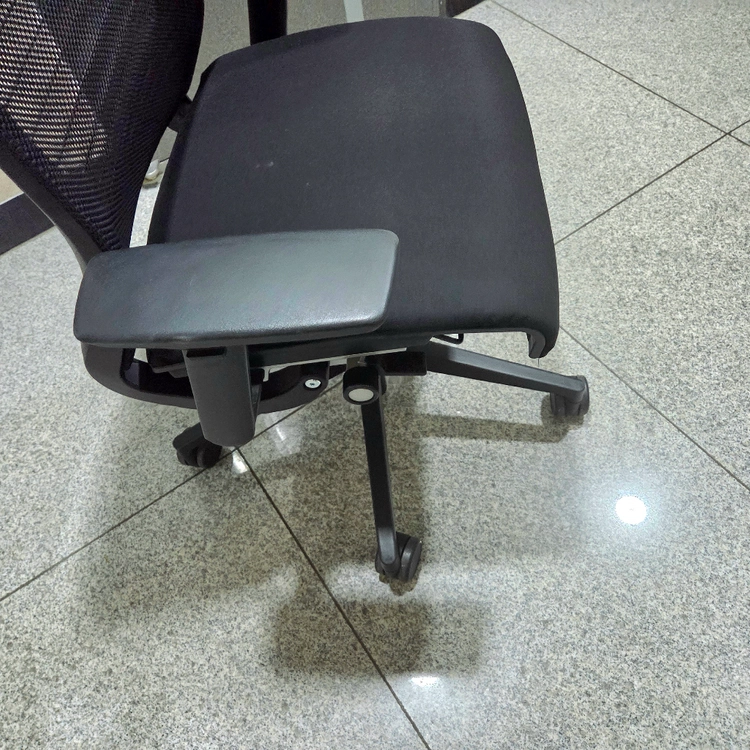 스틸케이스 씽크 의자 steelcae think chair 시디즈보다 좋음 이미지