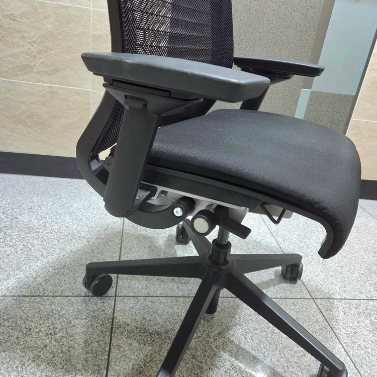 스틸케이스 씽크 의자 steelcae think chair 시디즈보다 좋음 이미지