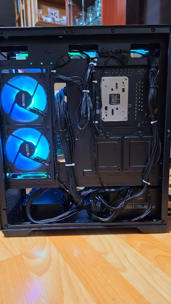 라이젠7 7800x3d rtx5070 컴퓨터 본체 이미지