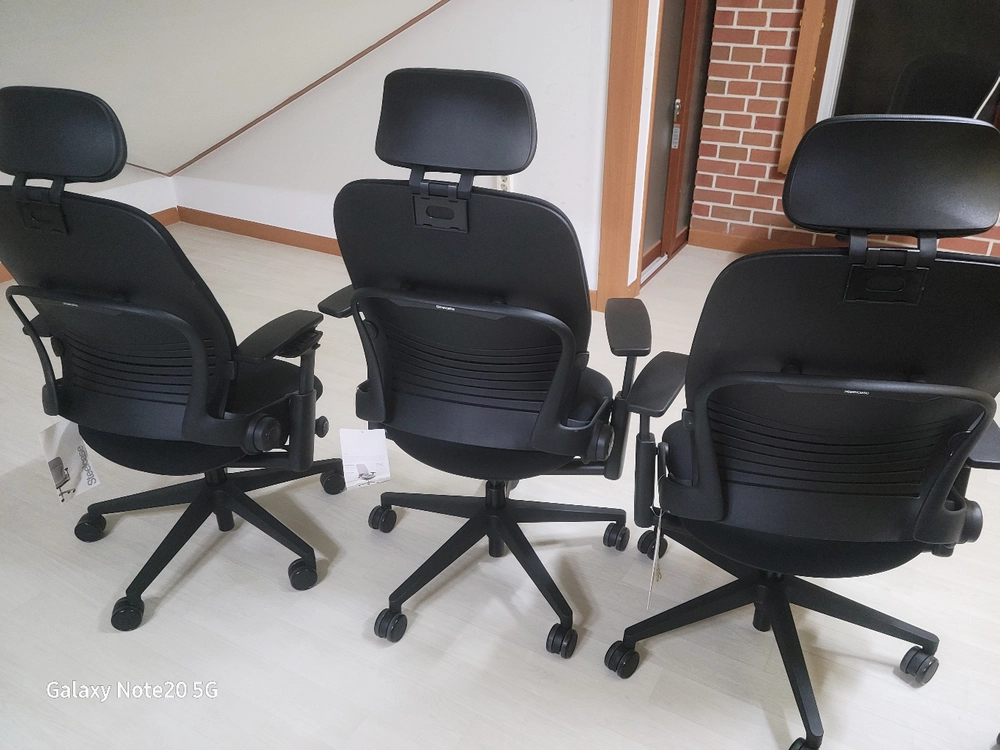 스틸케이스 립체어 V2 페브릭블랙 헤드레스트 이미지