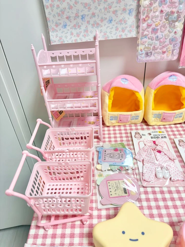 다이소 인형 옷 침대 아이스크림 미니어처 쇼핑카트 케이스 수납 아크링 마그넷 비즈 키링 북커버 하트 통 키키 라라 이미지