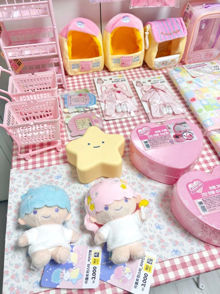 다이소 인형 옷 침대 아이스크림 미니어처 쇼핑카트 케이스 수납 아크링 마그넷 비즈 키링 북커버 하트 통 키키 라라 이미지
