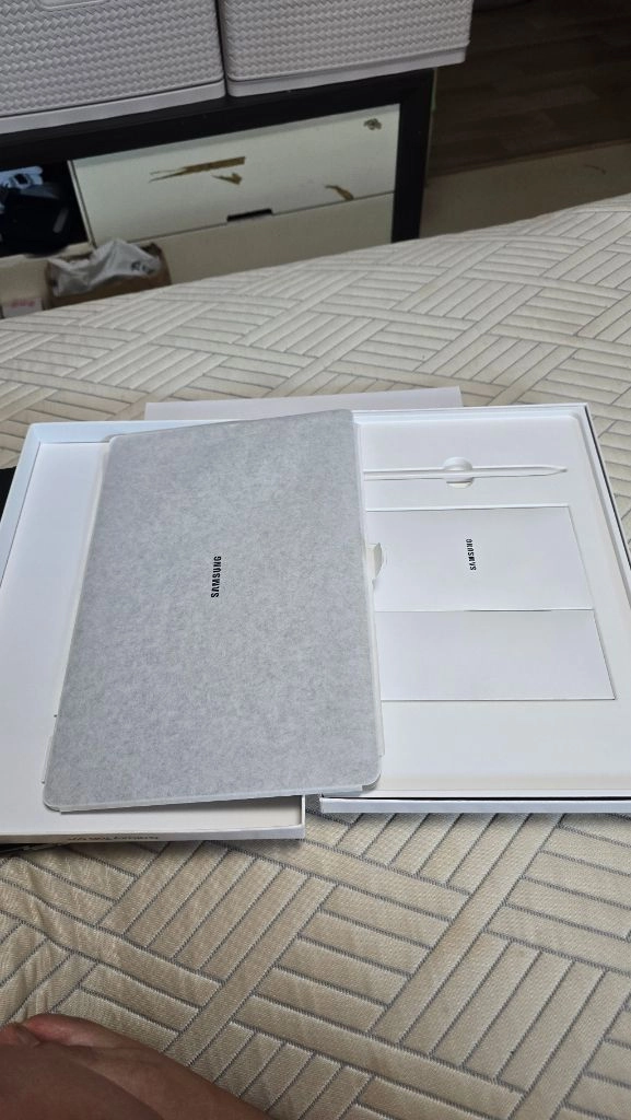갤럭시 탭9+ 256gb wifi 실버 박스풀셋+정품북커버키보드 이미지