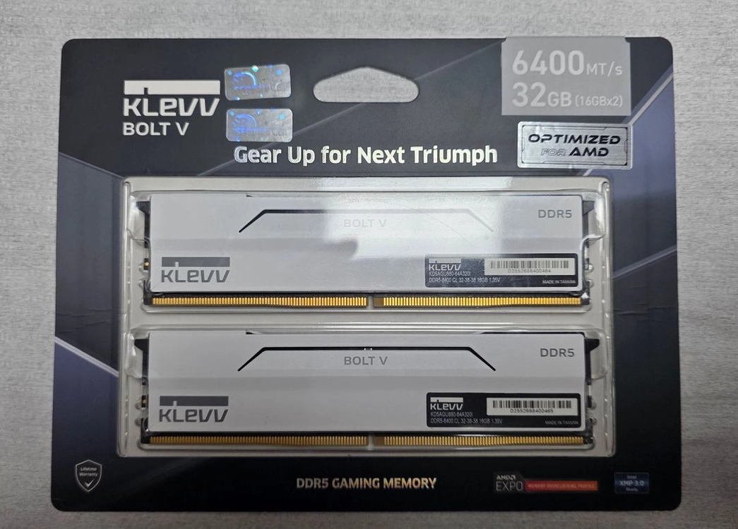 에센코어 클레브 DDR5 6400 CL32 32GB(16x2개) BOLT V WHITE 서린 정품 팝니다. 이미지