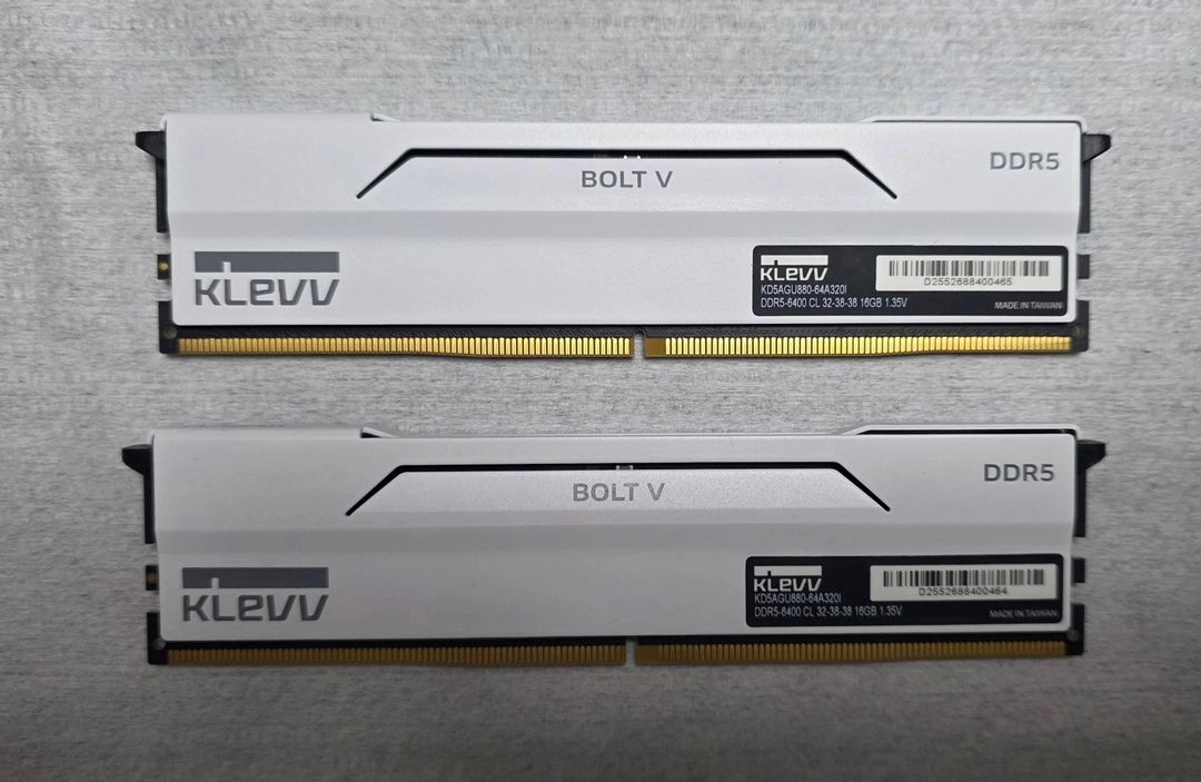 에센코어 클레브 DDR5 6400 CL32 32GB(16x2개) BOLT V WHITE 서린 정품 팝니다. 이미지