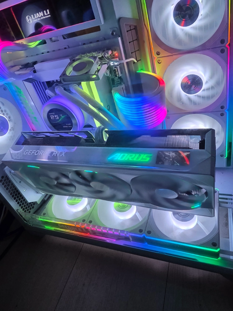 기가바이트어로스마스터 ice RTX 5080 그래픽카드 이미지