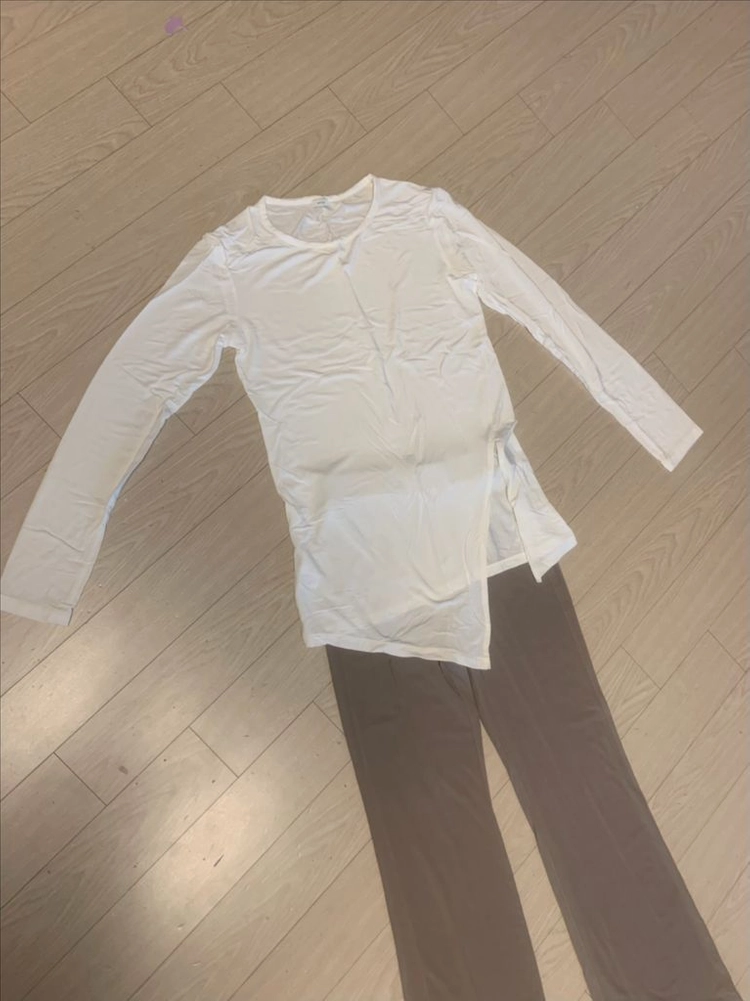 새상품:) 아스띠에 티셔츠 아이보리 크림 블랙 콘치웨어 유메르 시에 츄네집 이미지