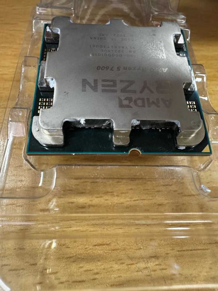 AMD Ryzen5 7600 cpu 쿨러없음 이미지