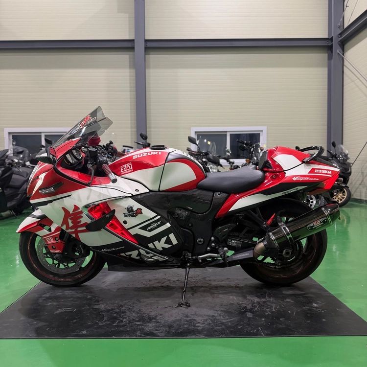 스즈키 gsx-1300r 하야부사 22년식 요시무라 구변o 2채널 블박셋팅 바이크 판매합니다 이미지