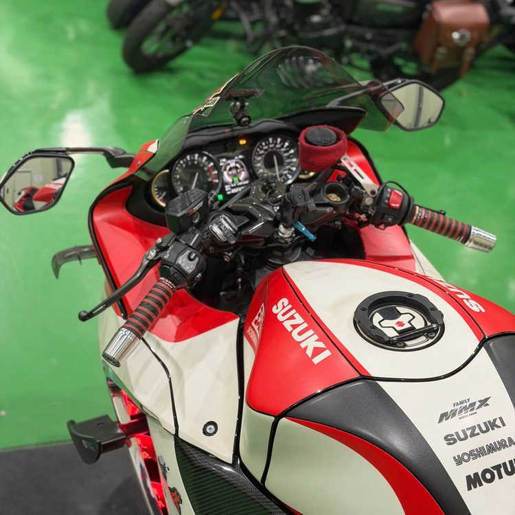 스즈키 gsx-1300r 하야부사 22년식 요시무라 구변o 2채널 블박셋팅 바이크 판매합니다 이미지