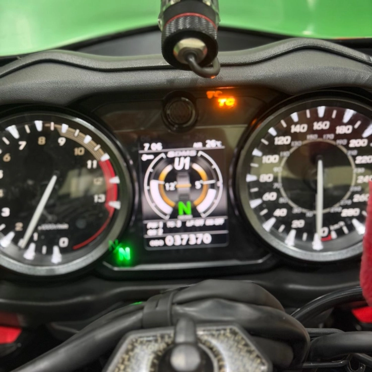스즈키 gsx-1300r 하야부사 22년식 요시무라 구변o 2채널 블박셋팅 바이크 판매합니다 이미지