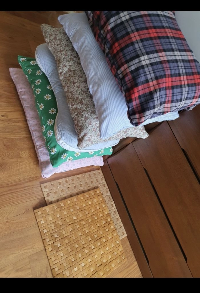 베게6개농막이나숙소같은곳에서편하게막쓰실분께저렴히6천원고급대나무방석2개덤 이미지