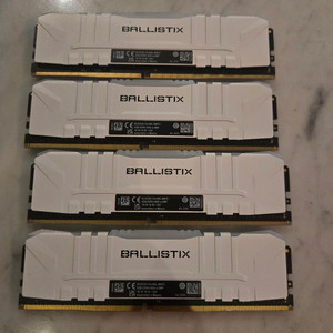 마이크론 발리스틱스 DDR4 3600MHz 32GB (8GBx4) RGB 램 RAM 화이트 이미지