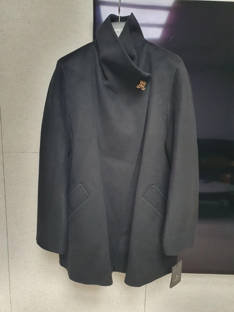랑방 브로치코트 이미지
