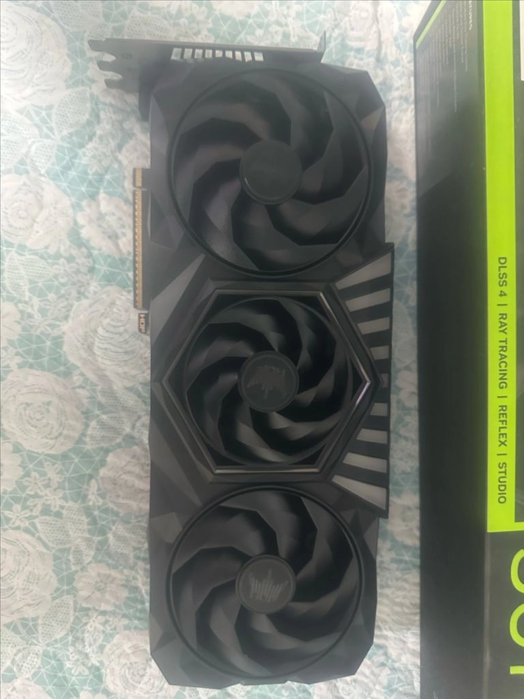 RTX 5070 Ti HOF 그래픽카드 이미지