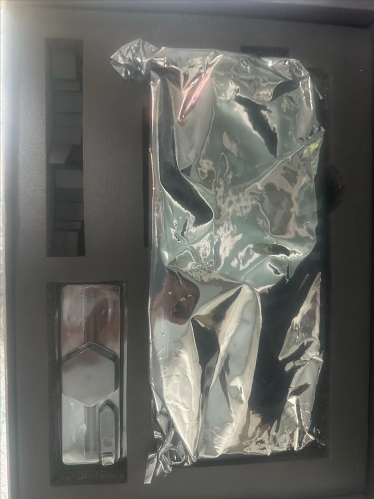 RTX 5070 Ti HOF 그래픽카드 이미지