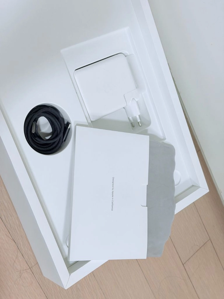 [풀박스] Apple MacBook Pro M4 Max 128GB (16-inch) 이미지
