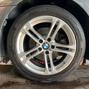 BMW F10 613m 18인치 휠타이어 판매합니다. 이미지