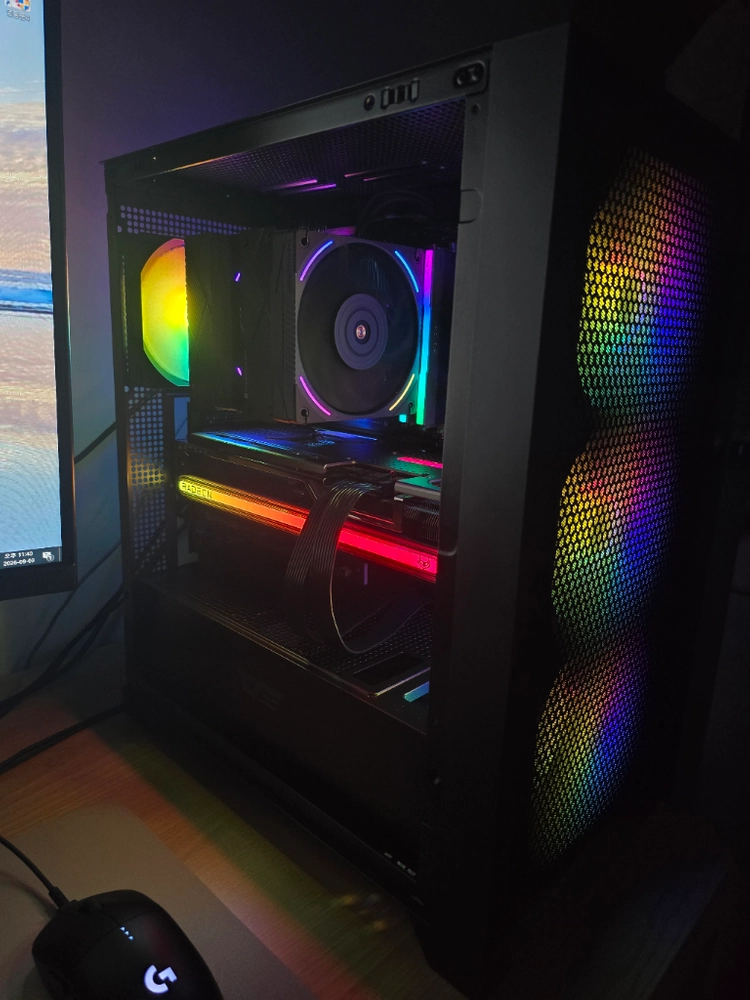 AMD 라데온 RX 7900 GRE 그래픽카드 이미지