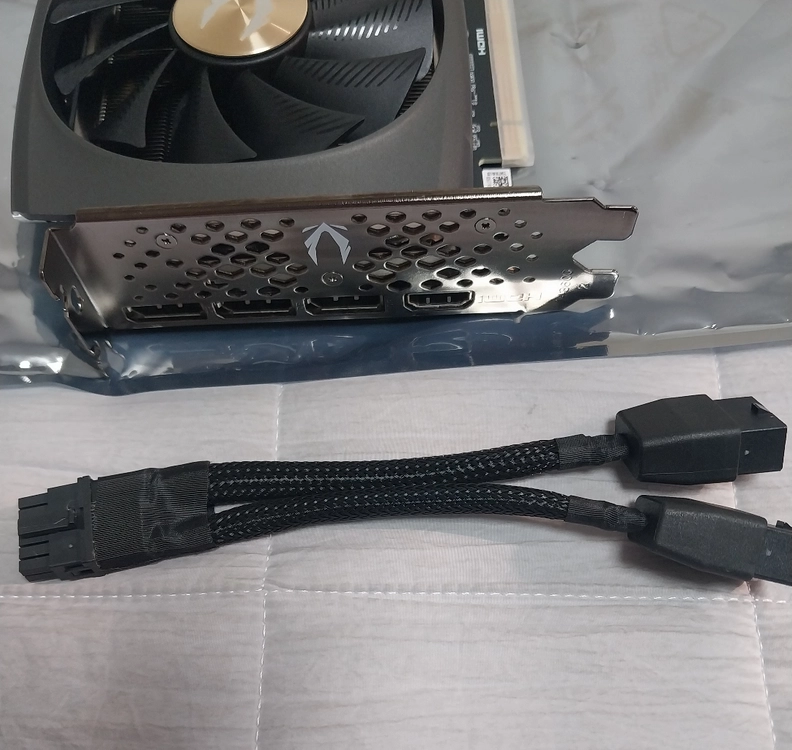 조텍 ZOTAC RTX 4070 SUPER TWIN EDGE OC 12GB 본체 탈거 미사용 제품 신품급 이미지