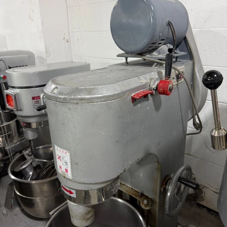 [급처/직거래] 서광전기 대형 반죽기 14-16인치 (단상 220V/2마력/5년이상 사용 강력한 모터 베이커리) 이미지