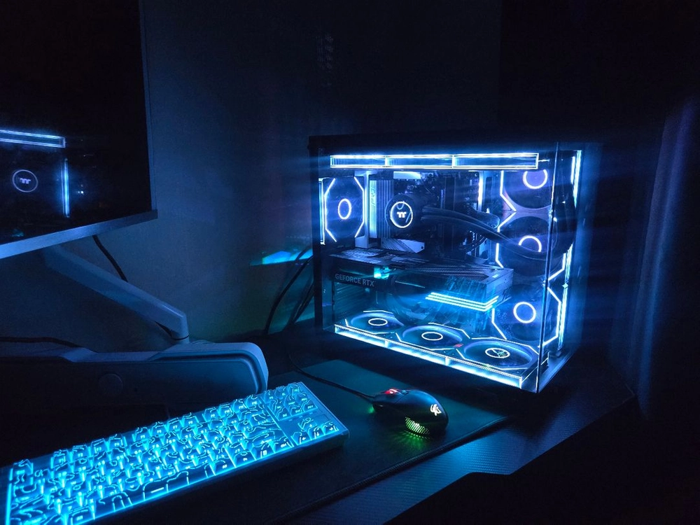 라이젠 7 7800X3D RTX 5070 32G 1TB 게이밍 컴퓨터 데스크탑 본체 이미지