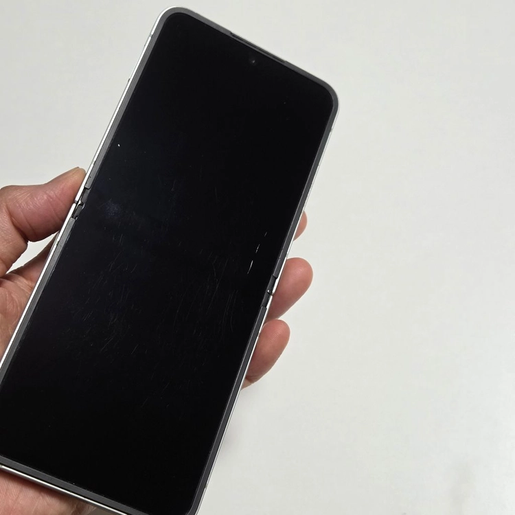 31. 갤럭시 Z플립6 256GB 이미지