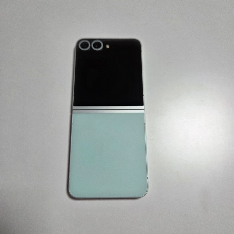 31. 갤럭시 Z플립6 256GB 이미지