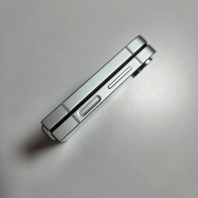 31. 갤럭시 Z플립6 256GB 이미지