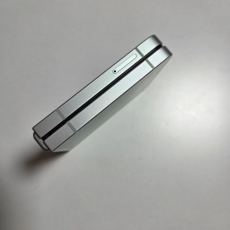 31. 갤럭시 Z플립6 256GB 이미지