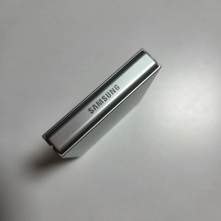 31. 갤럭시 Z플립6 256GB 이미지