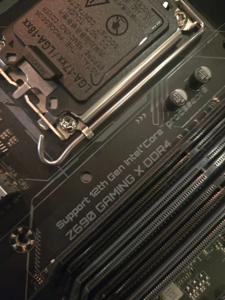 기가바이트 Z690 GAMING X DDR4 메인보드 이미지