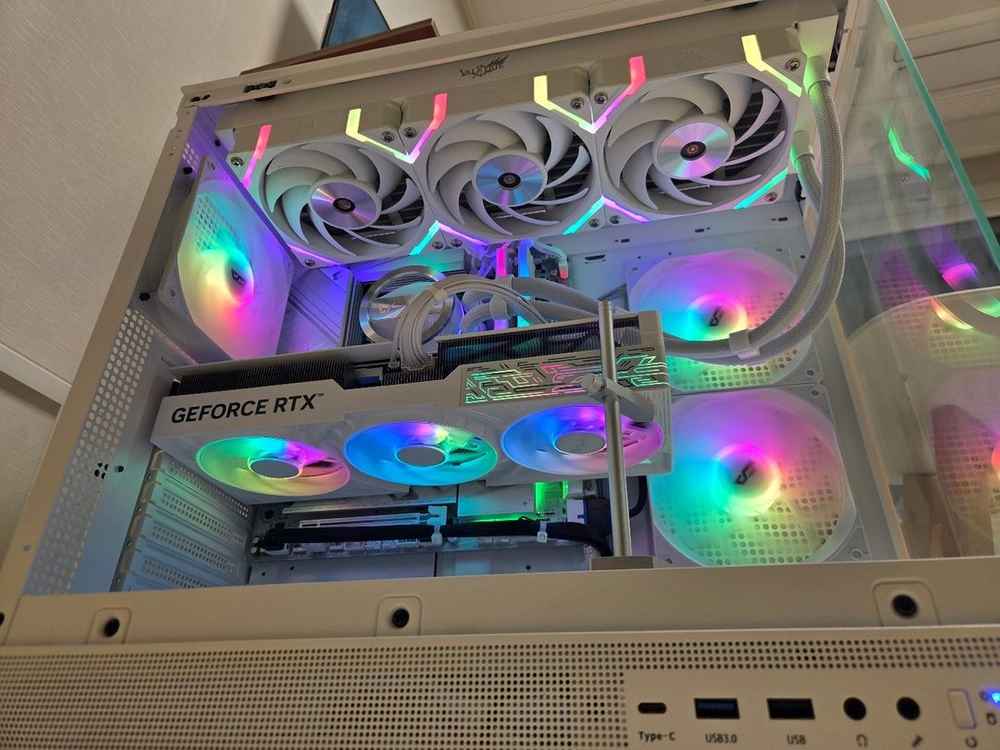 9800x3d, b850m wifi, rtx 5080 갤럭시 화이트 본체 - 안심되는 중고거래